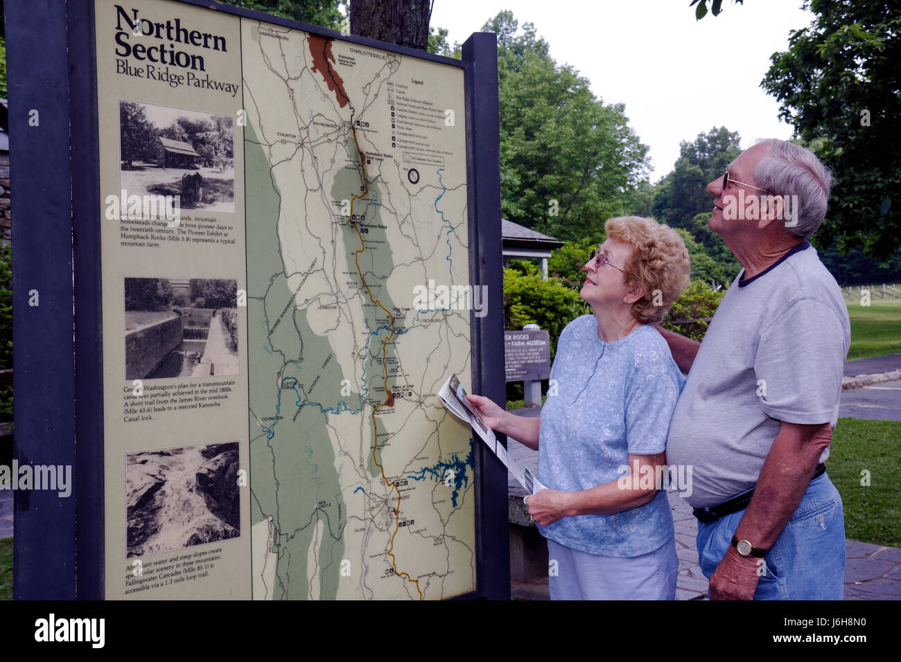 Blue Ridge Parkway Virginia,Appalachian Mountains,Humpback Rocks,Visitors Center,Milepost 5.8,map,northern section,man men male,woman female women,cou Stock Photo