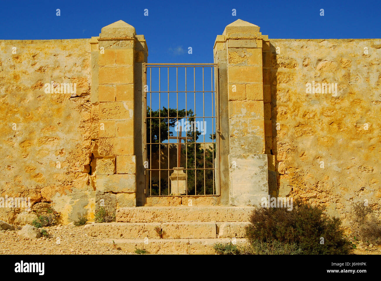 cross cemetery malta burial decedent isle island cross wall cemetery