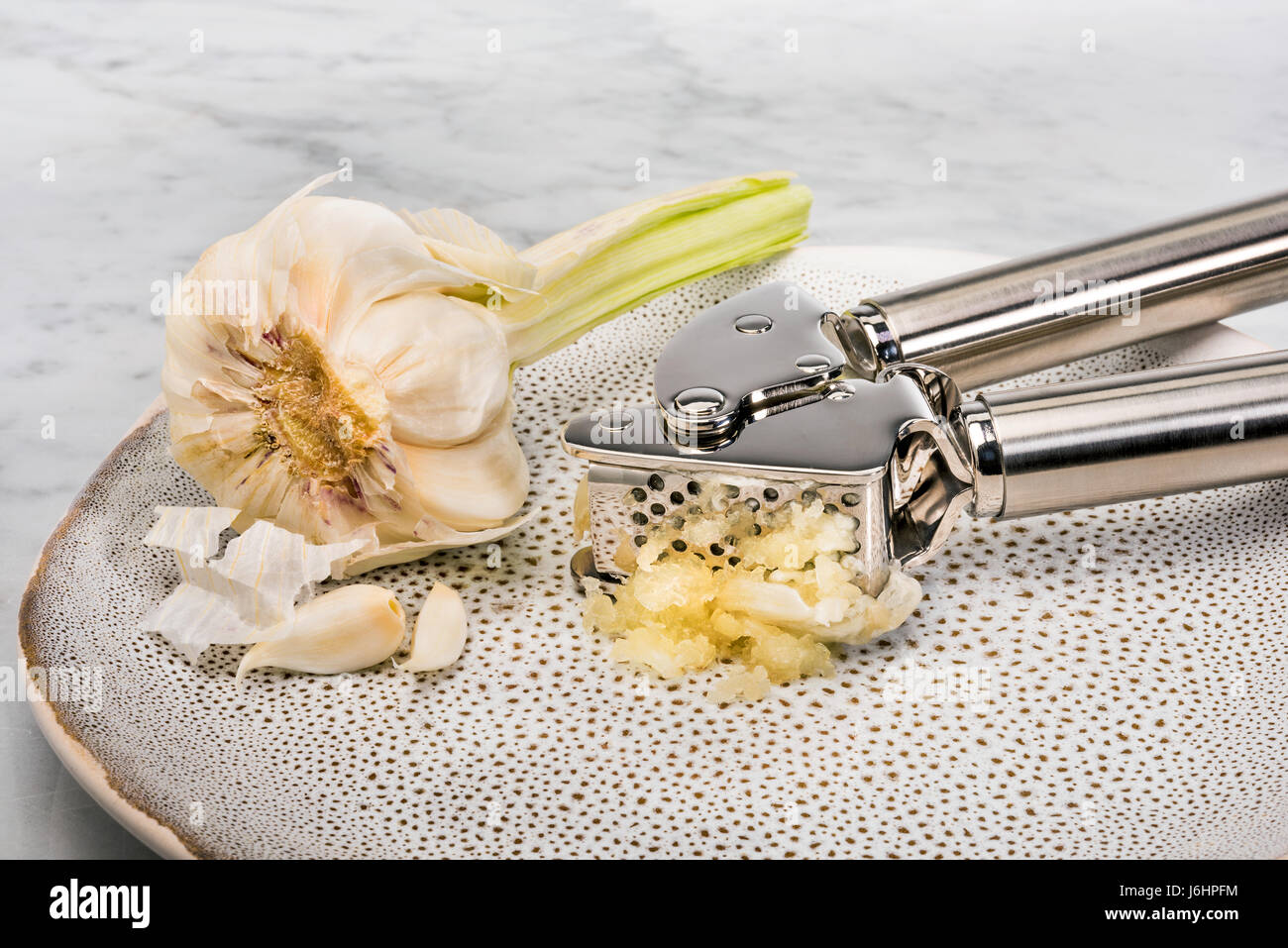 squeeze garlic Fresh French garlic and press Stock Photo Alamy