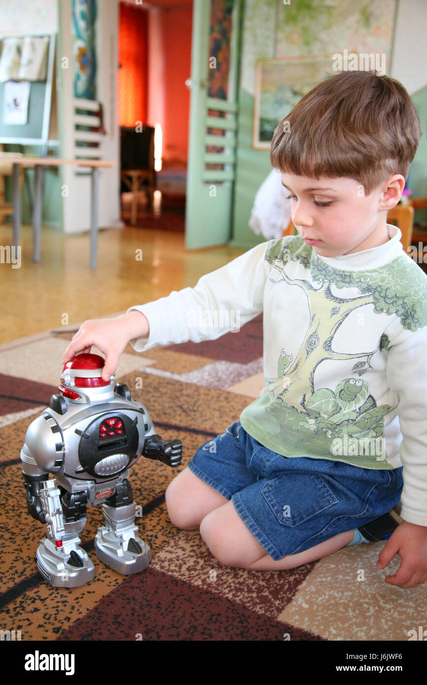Robot friend and children hi-res stock photography and images - Page 3 -  Alamy