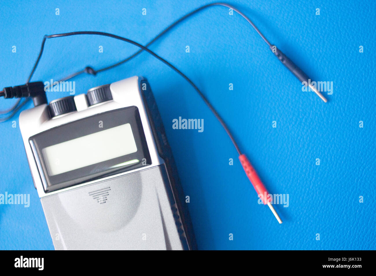 Physical therapy mecical clinic physiotherapy electrical impulse shock treatment for leg injury