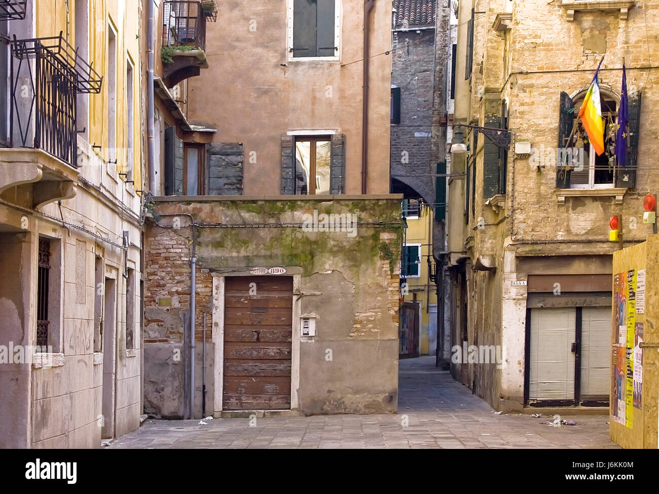 backyard venice yard expiry date expire courtyard italy house building