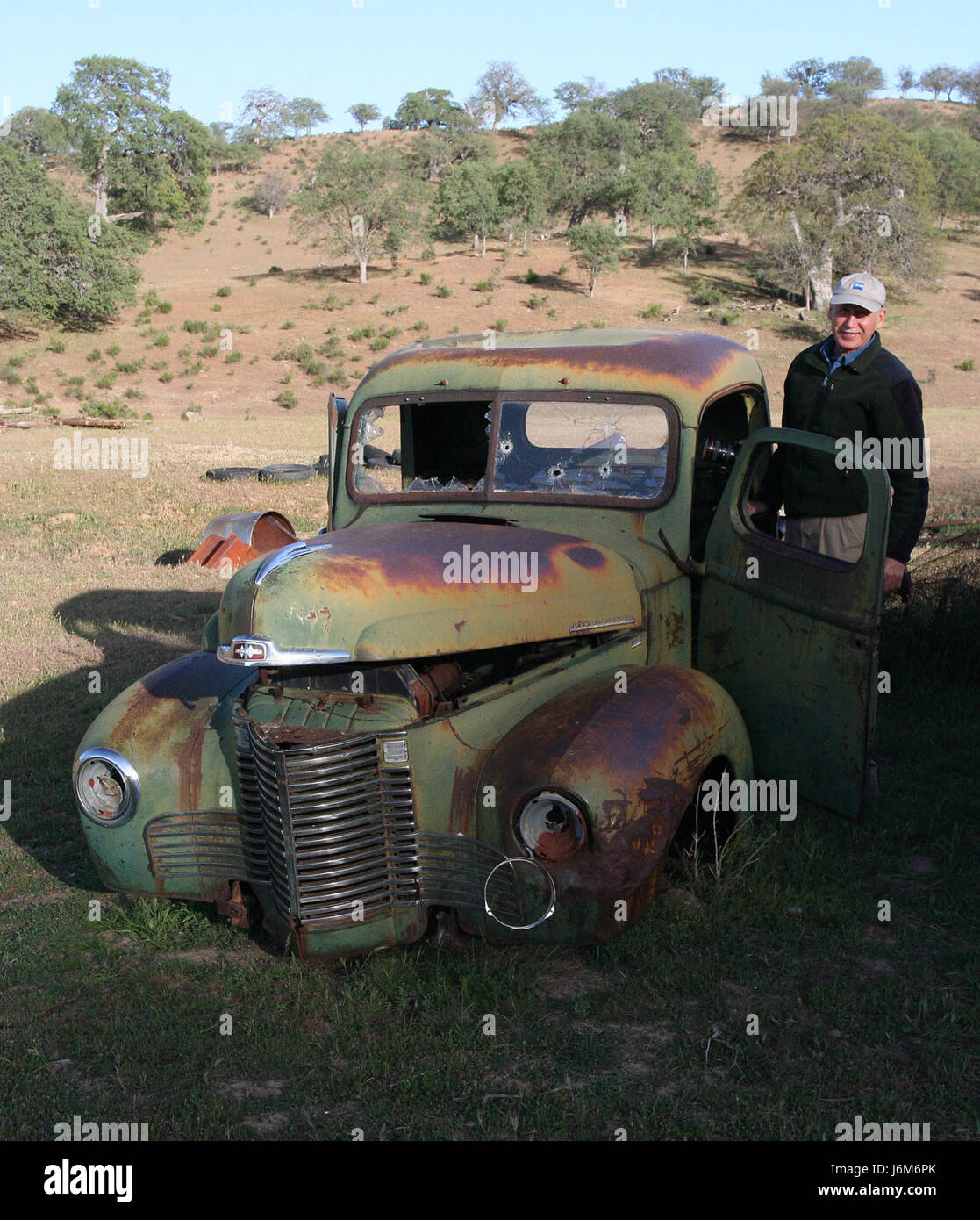 Old car magazine hi-res stock photography and images - Alamy