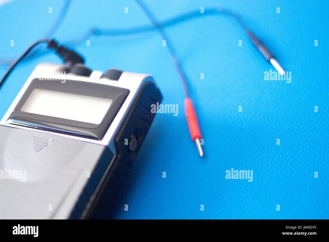 Physical therapy mecical clinic physiotherapy electrical impulse shock treatment for leg injury