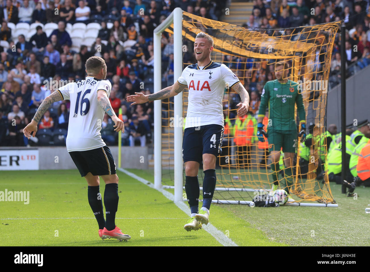 tottenham-hotspur-s-toby-alderweireld-right-celebrates-scoring-his