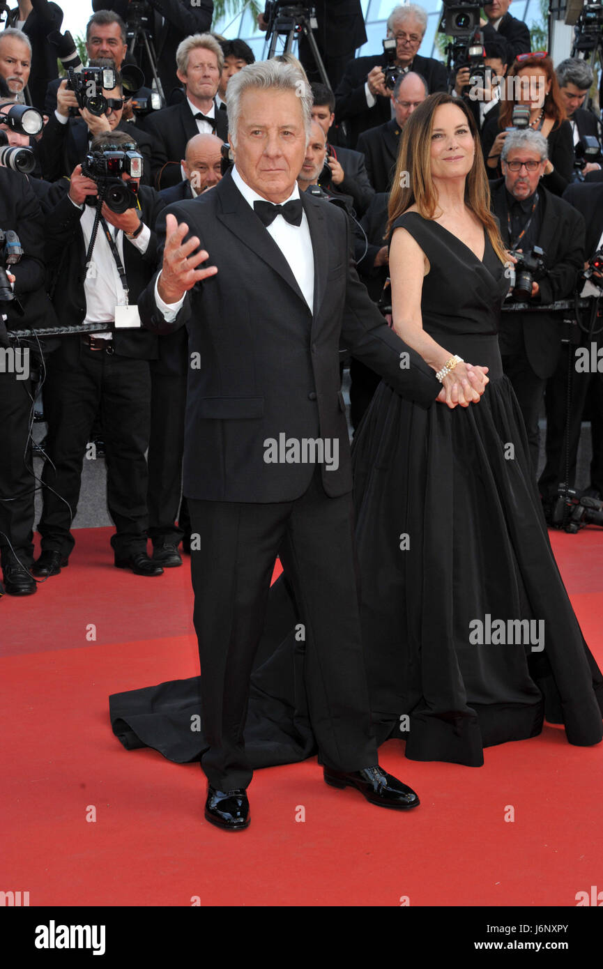 70 Cannes Film Festival 2017, Red carpet film 'The Meyerrovitz Stories'. Pictured: Dustin Hoffman, Anne Byrne Hoffman Stock Photo