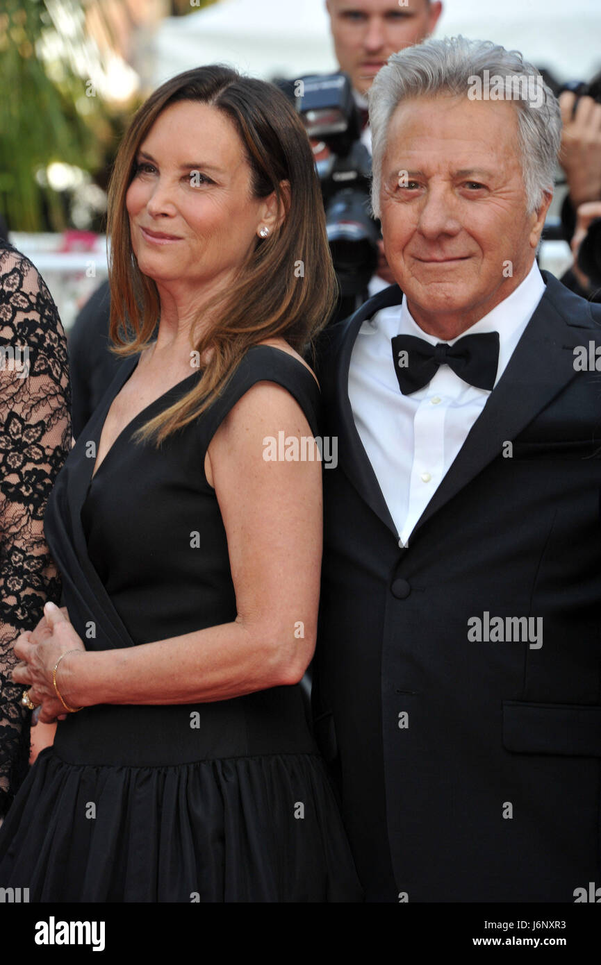 70 Cannes Film Festival 2017, Red carpet film 'The Meyerrovitz Stories'. Pictured: Dustin Hoffman, Anne Byrne Hoffman Stock Photo
