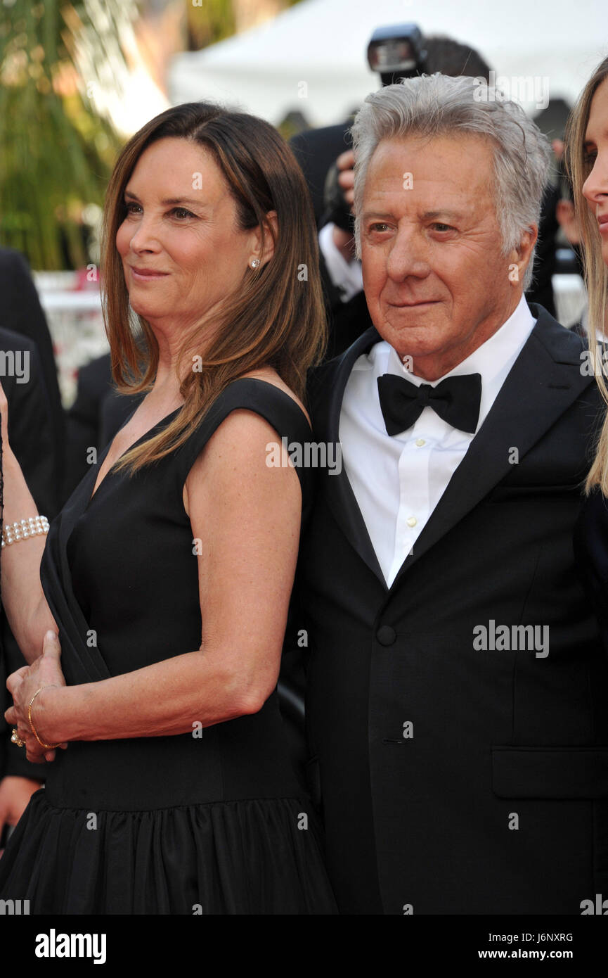 70 Cannes Film Festival 2017, Red carpet film 'The Meyerrovitz Stories'. Pictured: Dustin Hoffman, Anne Byrne Hoffman Stock Photo