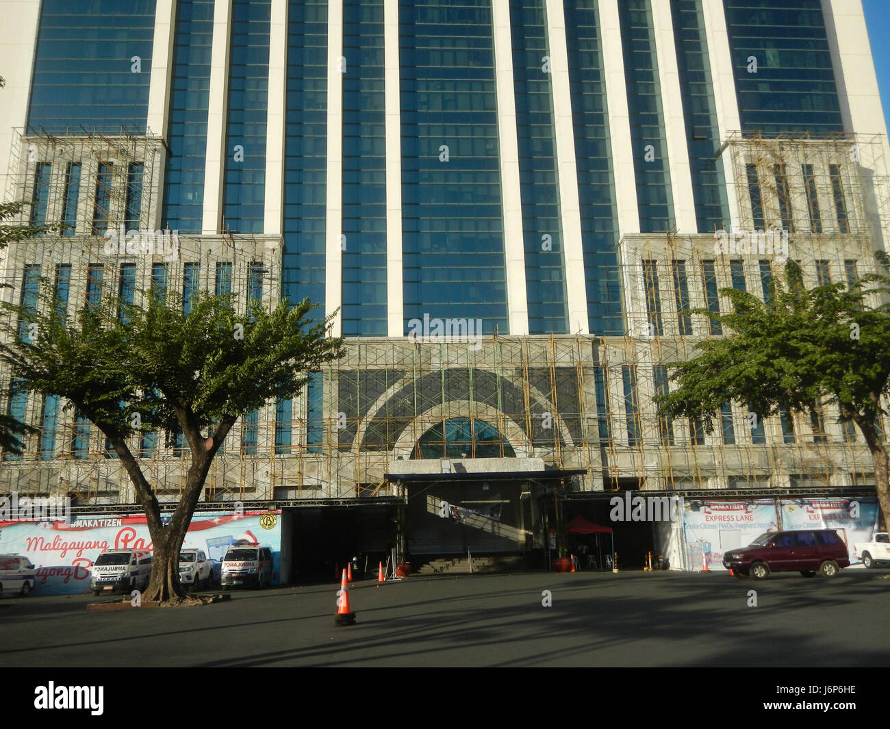 09652 Makati City Halls Quadrangle Complex Jose Rizal monument 10 Stock Photo Alamy