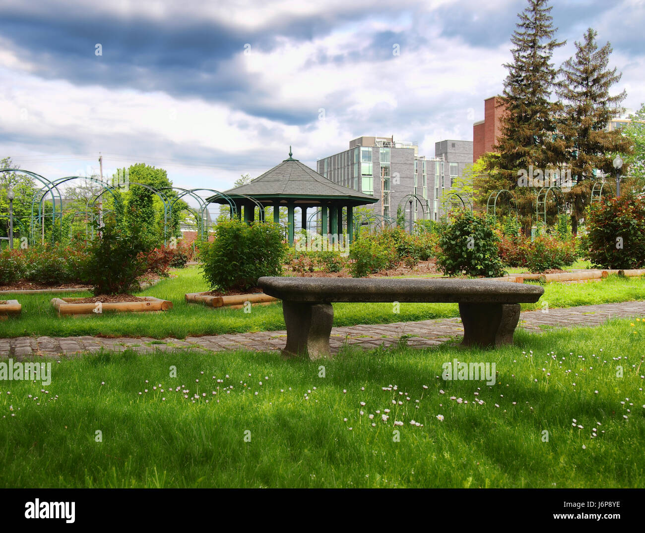 Rose garden gazebo hi-res stock photography and images - Alamy