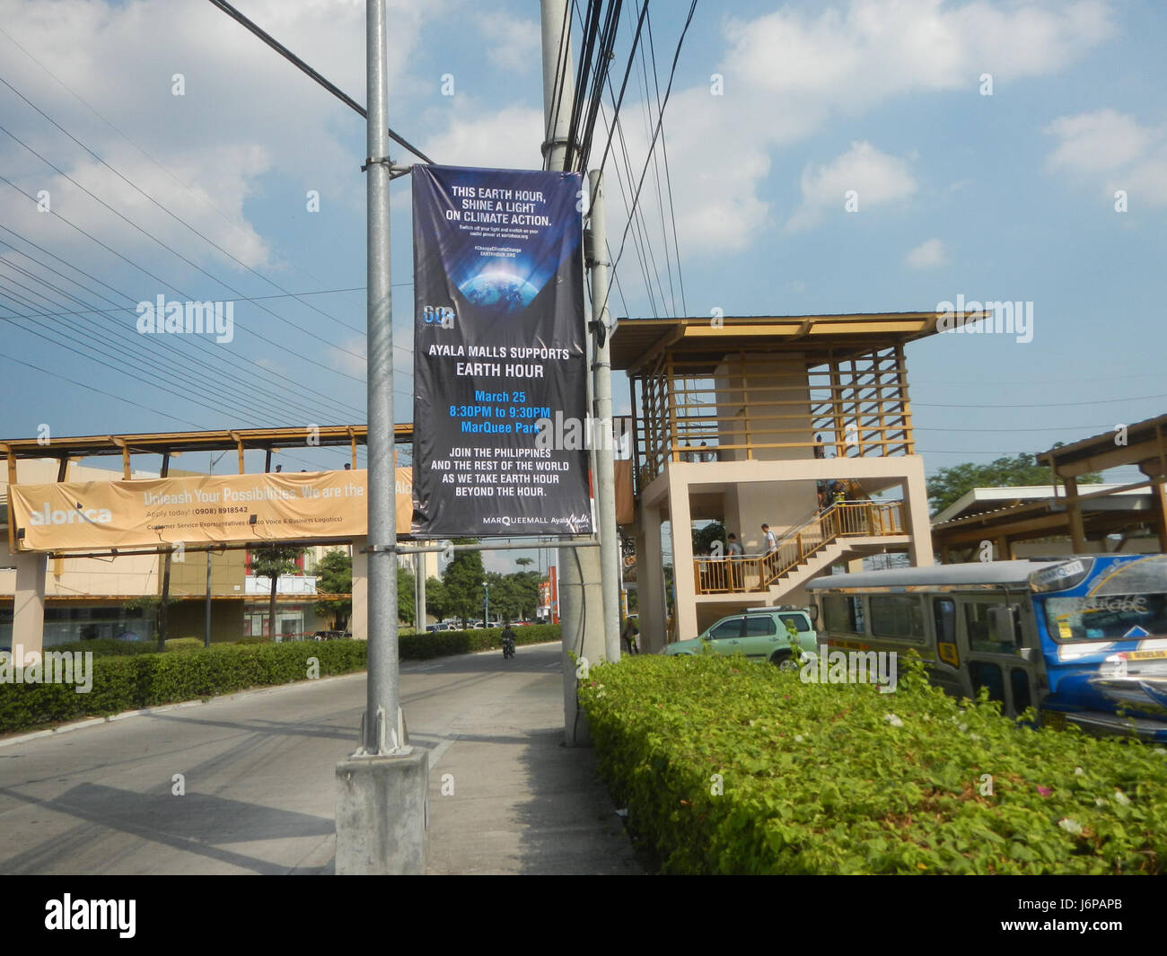 09881 Marquee Mall Pedestrian footbridge Transport Angeles City Roads  Pampanga 10 Stock Photo - Alamy