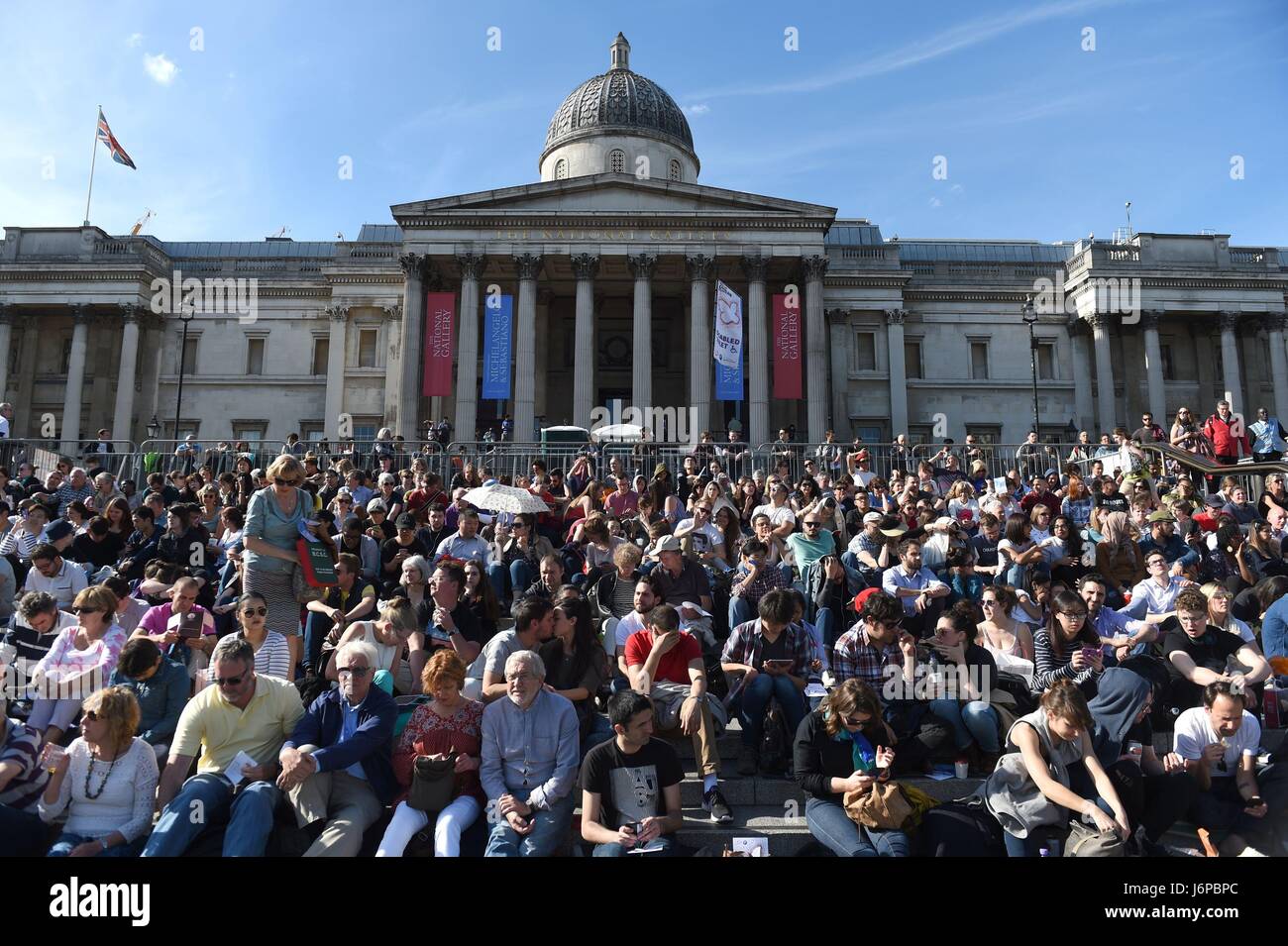 The audience waiting in Trafalgar Square, central London, for the London Symphony Orchestra to play a programme of Rachmaninov. Stock Photo