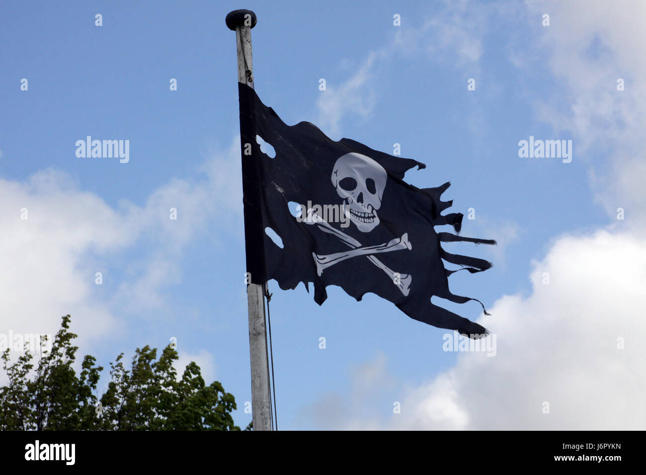 skull flag bone pirate buccaneer black flag black swarthy jetblack deep ...