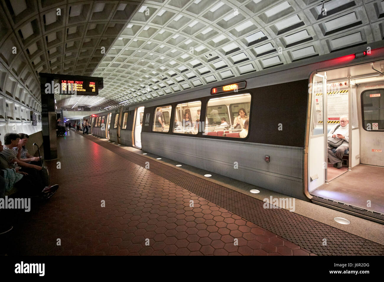 train at platform at smithsonian metro underground train system Washington DC USA Stock Photo