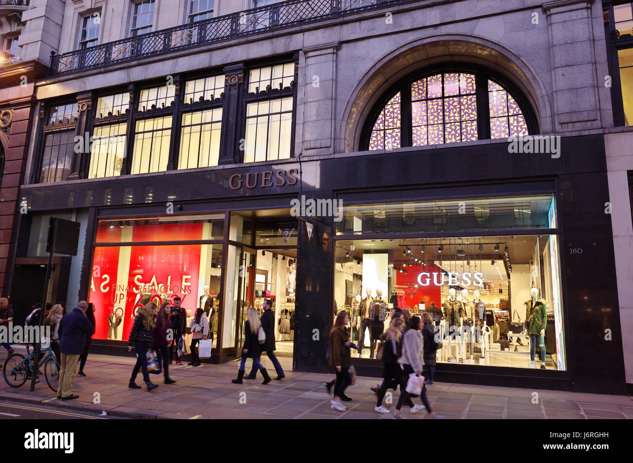 frokost yderligere Samme GUESS store in London Stock Photo - Alamy