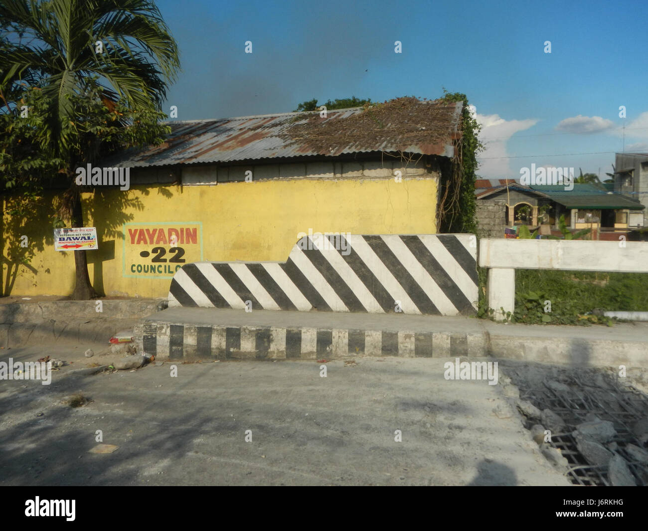 This image refers to the Vicente Bridge, which crosses the Sapo River ...