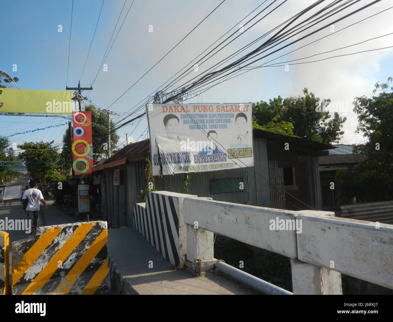 This image shows the Vicente Bridge, spanning the Sapo River and Maisac ...