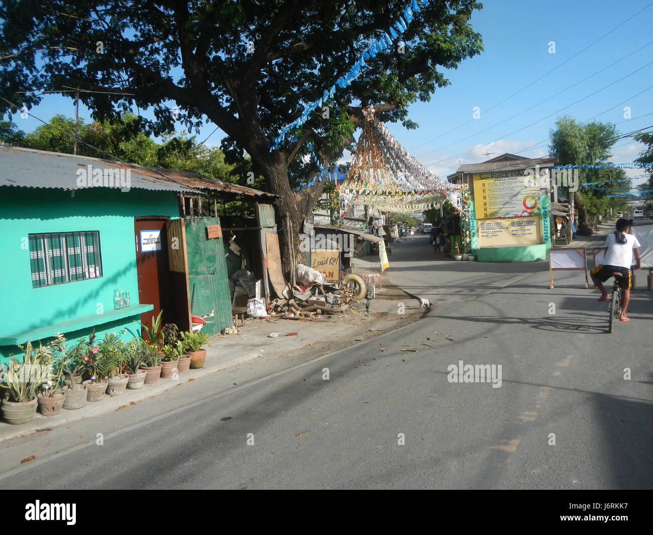 The Vicente Bridge spans the Sapo River and Maisac Creek in Santo Tomas ...