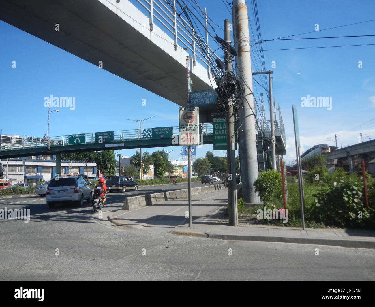09890 Footbridge Marcos Highway Pasig Santolan LRT Line 24 Stock Photo Alamy