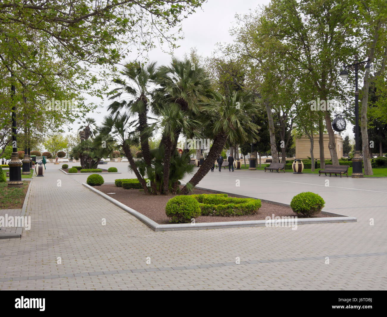 Milli park between Neftchilar Avenue and the shore of the Caspian sea, a green oasis and promenade in the centre of the capital Baku in Azerbaijan Stock Photo