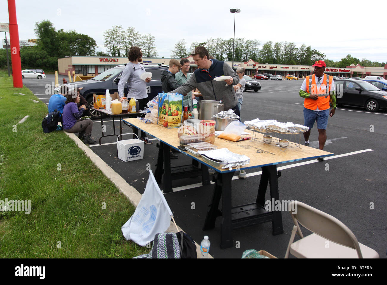 Harrisburg, PA., 21st May, 2017. A group of demonstrators, some of whom marched more than 100 miles from Philadelphia over the course of nine days, stop to eat lunch near their destination on the final day of their journey, Sunday, May 21, 2017. The organizers plan on staging actions at the State Capitol building starting Monday, including planned civil disobedience. Credit: Michael Candelori/Alamy Live News Stock Photo