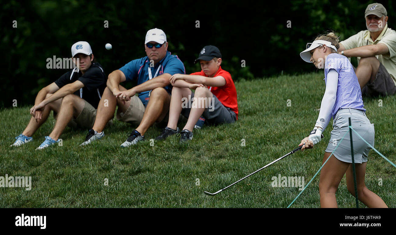 Williamsburg, Virginia, USA. 21st May, 2017. Nelly Korda chips onto he