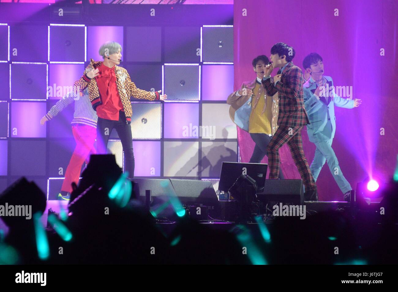Hongkong China 21st May 17 Shinee Hongkong Concert Shinee World V In Hongkong China On 21th May 17 Photo By Tpg Credit Topphoto Alamy Live News Stock Photo Alamy Hongkong China 21st May 17 Shinee Hongkong Concert Shinee World V In Hongkong China On 21th May 17 Photo By Tpg Credit Topphoto Alamy Live News Stock Photo Alamy