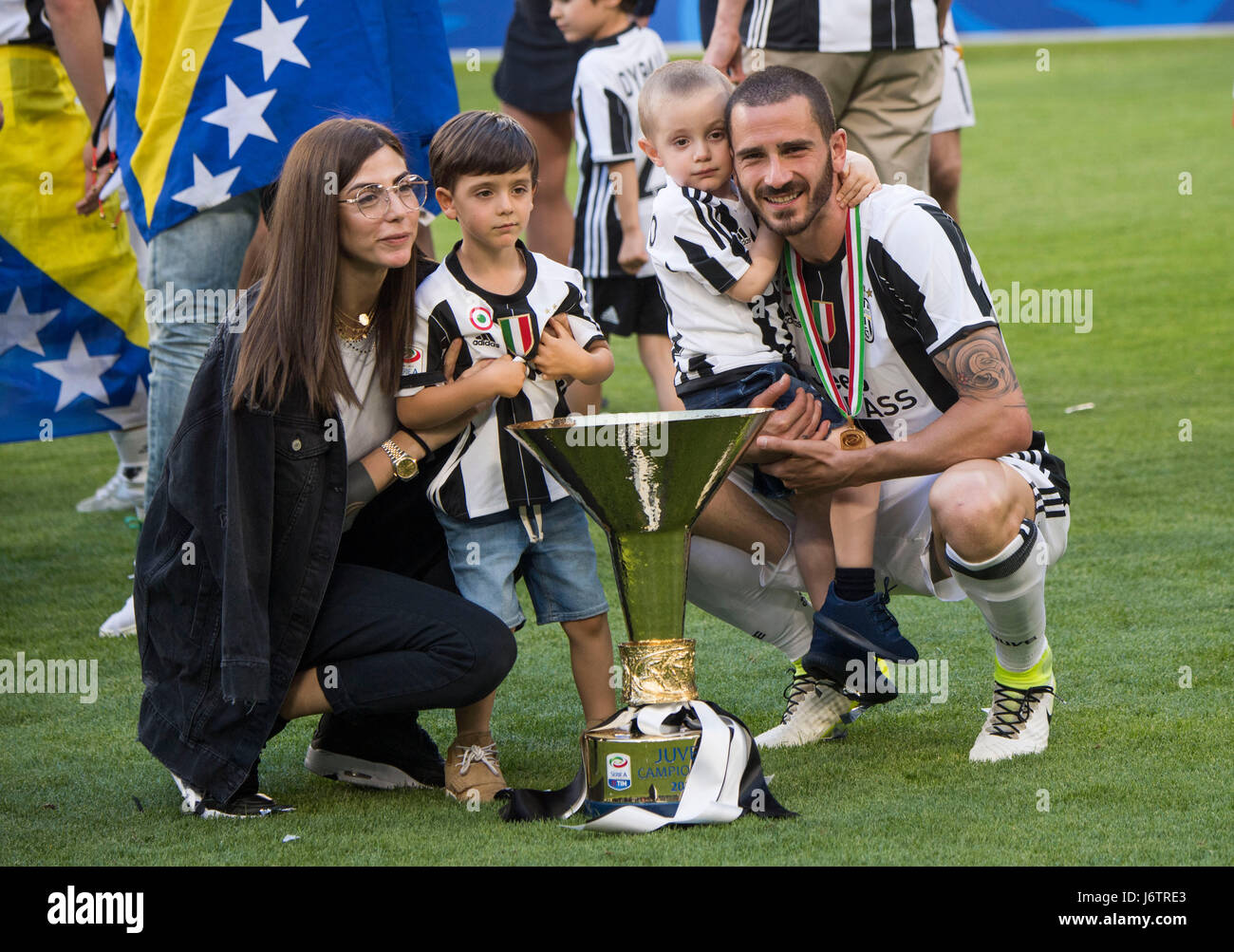 Turin, Italy. 21st May, 2017. Leonardo Bonucci (Juventus) Football/Soccer : Leonardo Bonucci of Juventus celebrates their sixth straight league title with his wife Martina Maccari, sons Lorenzo and Matteo and the trophy after the Italian 'Serie A' match between Juventus 3-0 FC Crotone at Juventus Stadium in Turin, Italy . Credit: Maurizio Borsari/AFLO/Alamy Live News Stock Photo