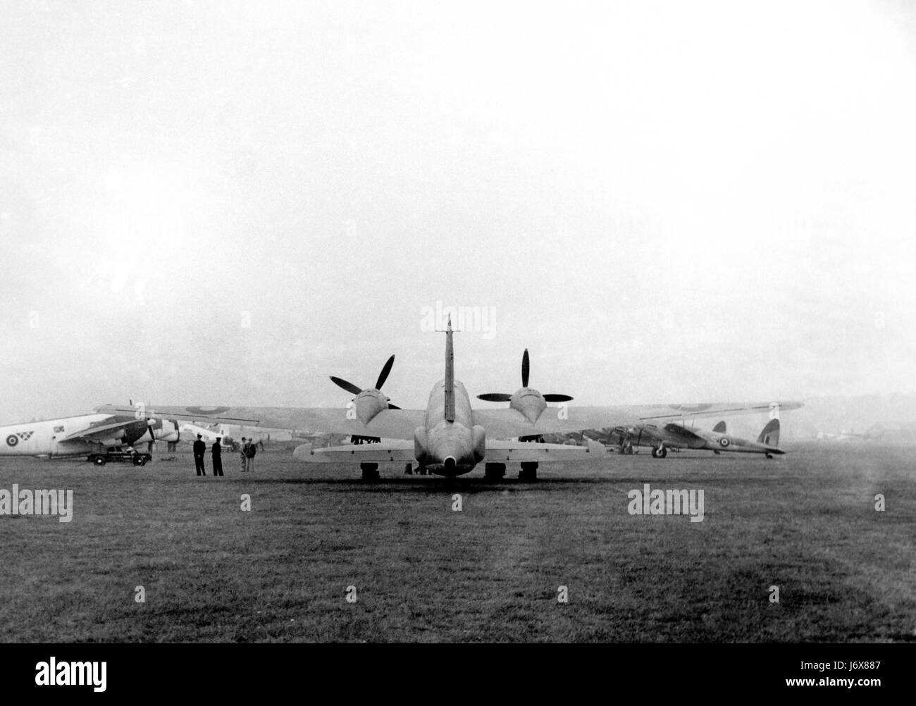 Bomber jet engines Black and White Stock Photos & Images - Alamy