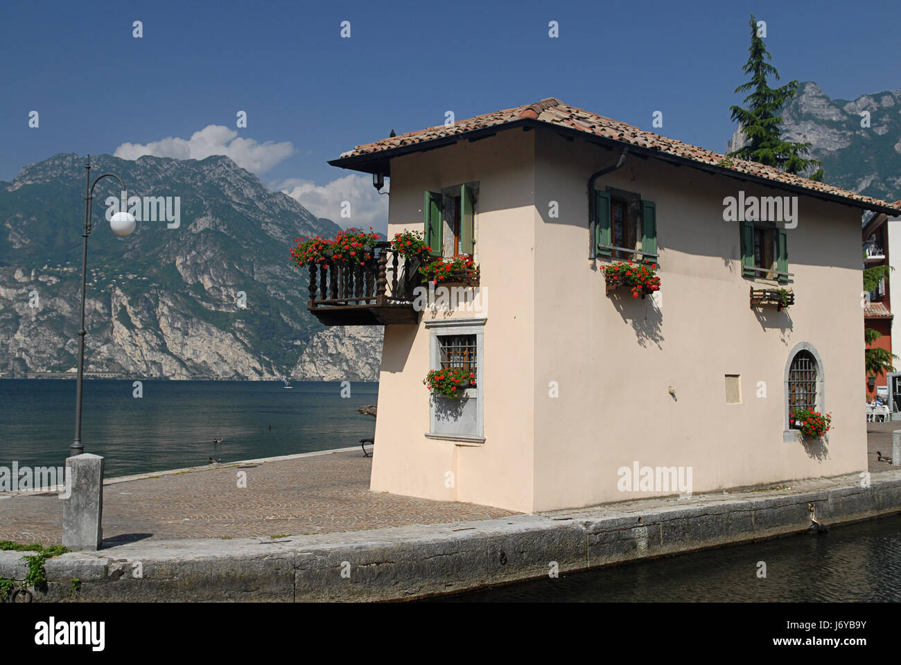 house building gardasee idyll real estate italy buildings house