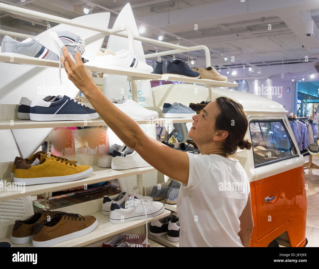 Tienda de Zapatos Camper tienda outlet, Inca Mallorca España Fotografía de  stock - Alamy