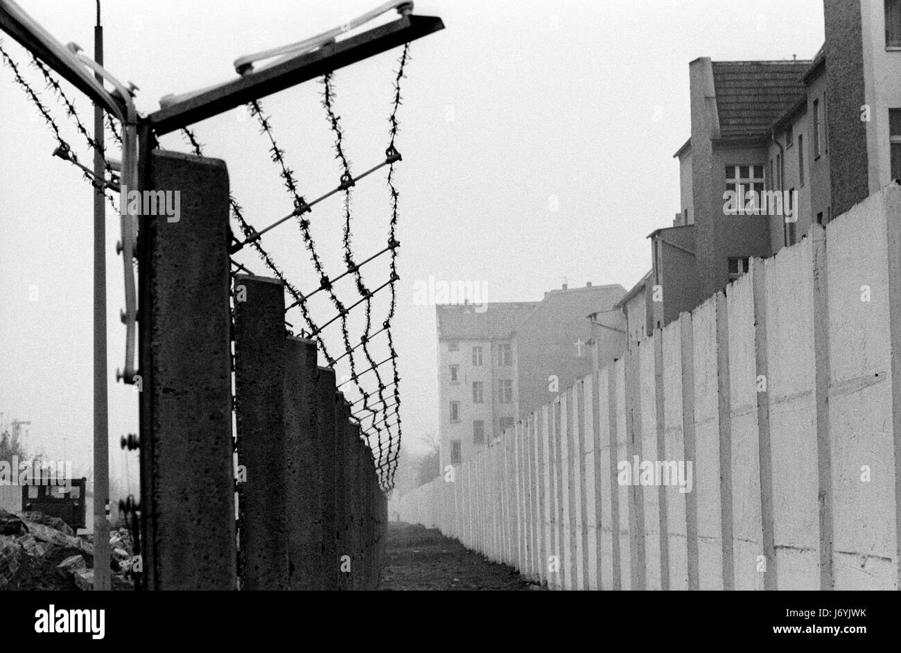Berlin wall death strip 1980s hires stock photography and images Alamy