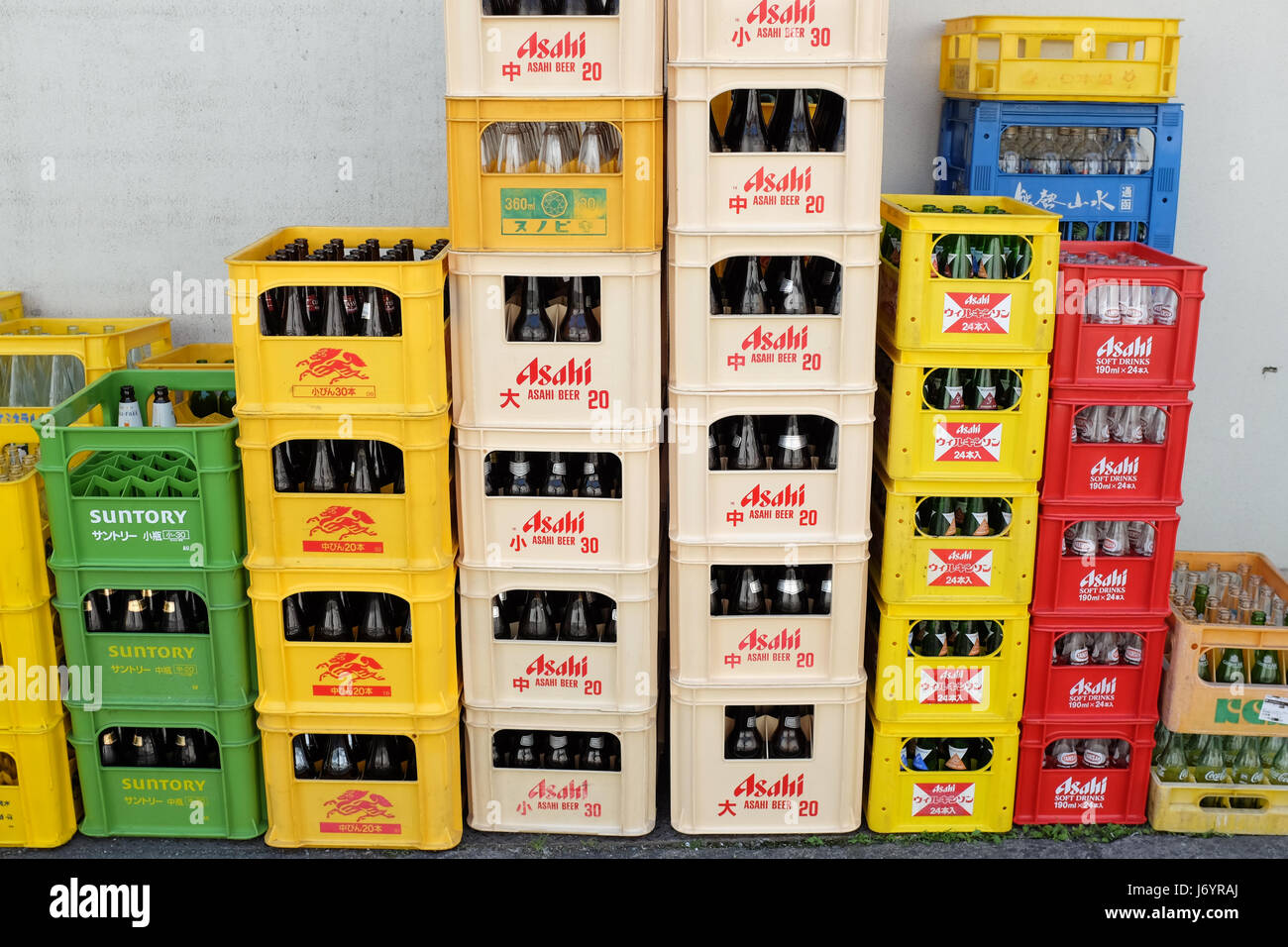 Many beer crates hi-res stock photography and images - Alamy