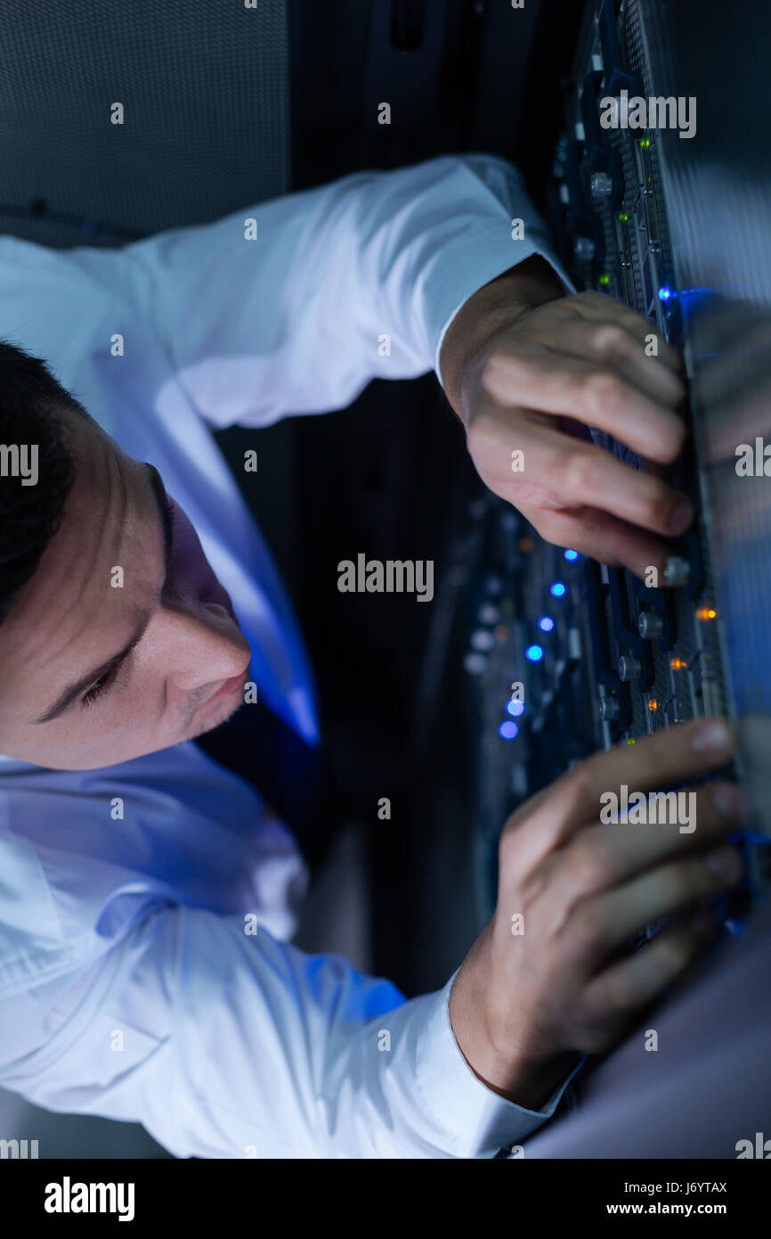 Fixing a server hi-res stock photography and images - Alamy