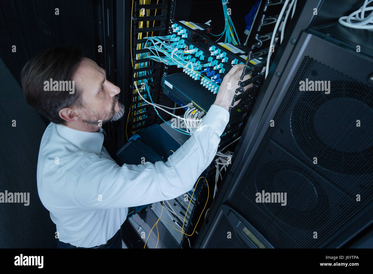 Datacenter technician hi-res stock photography and images - Alamy