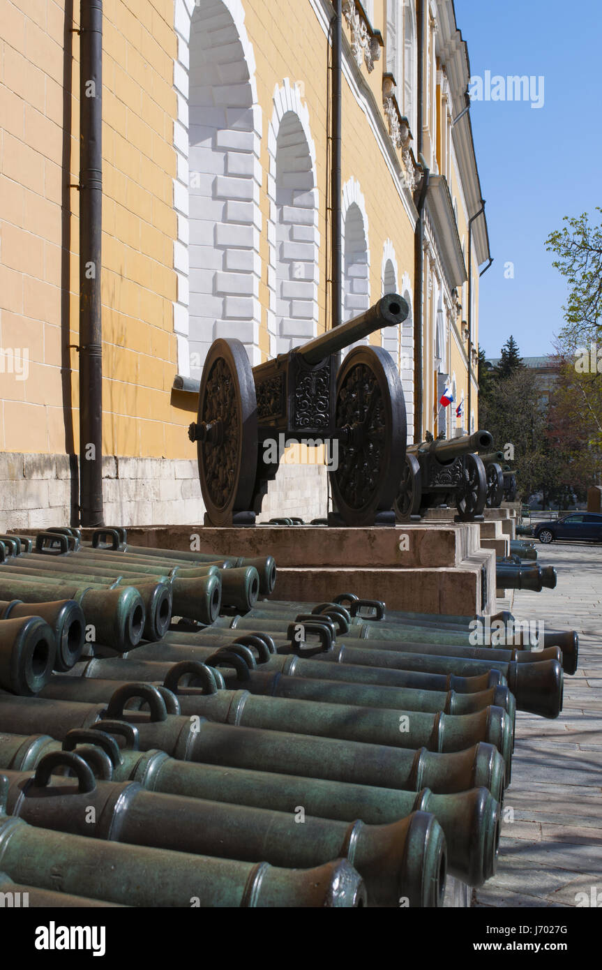 Moscow Kremlin, Russia: the cannons and mortars of the Great Army exhibited along the Arsenal yellow building, a former armory built in 1736 Stock Photo