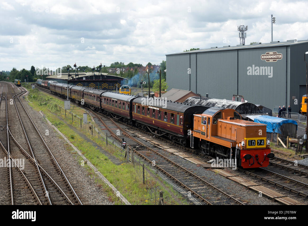 Class 14 diesel locomotive No D9551 pulling a train at the Severn Valley Railway, Kidderminster, UK Stock Photo
