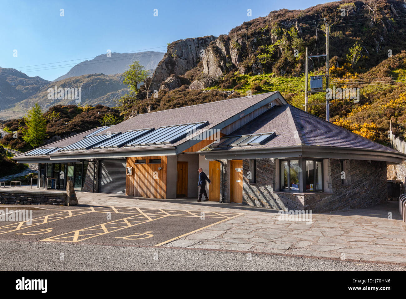 Visitor centre at Llyn Idwal, Snowdonia, North Wales, on a beautiful spring day with clear blue sky. Stock Photo