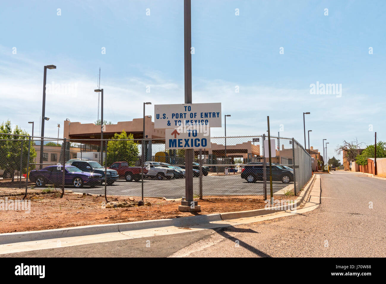 Border crossing for travel between the US and Mexico south of Bisbee, AZ., USA. Stock Photo