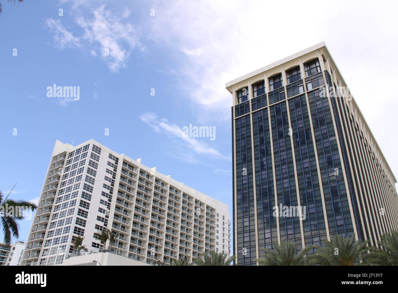 Drive house building shine hi-res stock photography and images - Alamy
