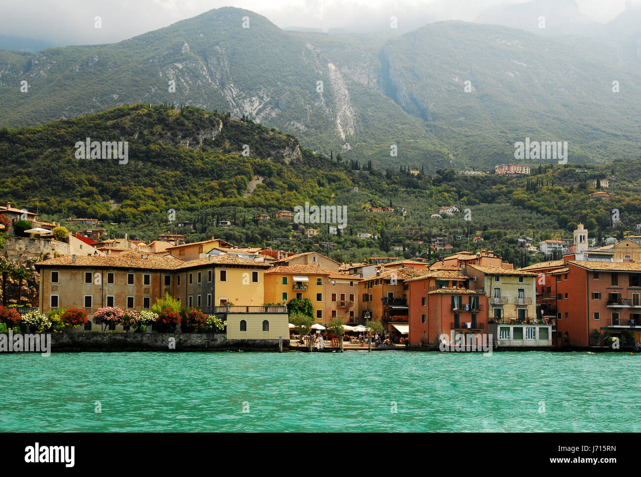 city-town-old-town-gardasee-sea-side-italy-city-town-old-town-gardasee