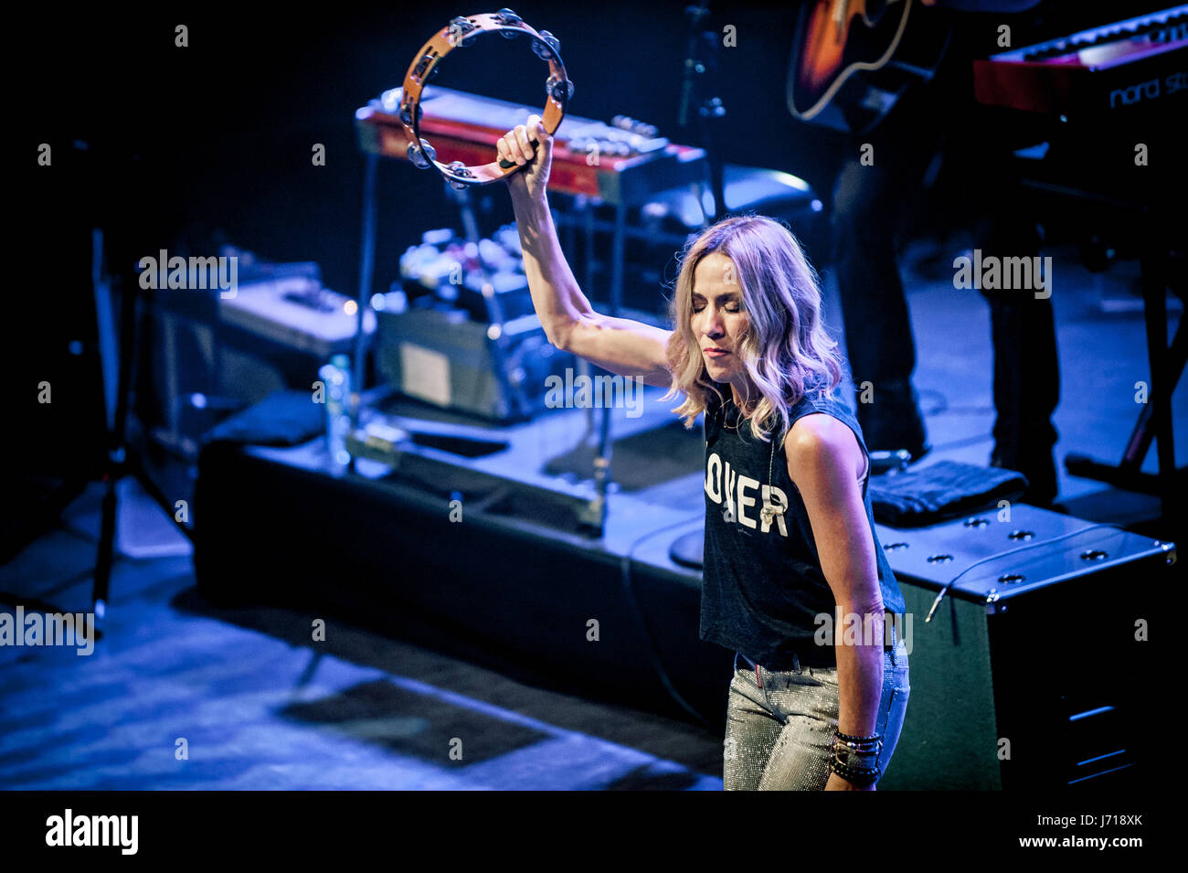 Sheryl Crow Live in Concert Stock Photo - Alamy