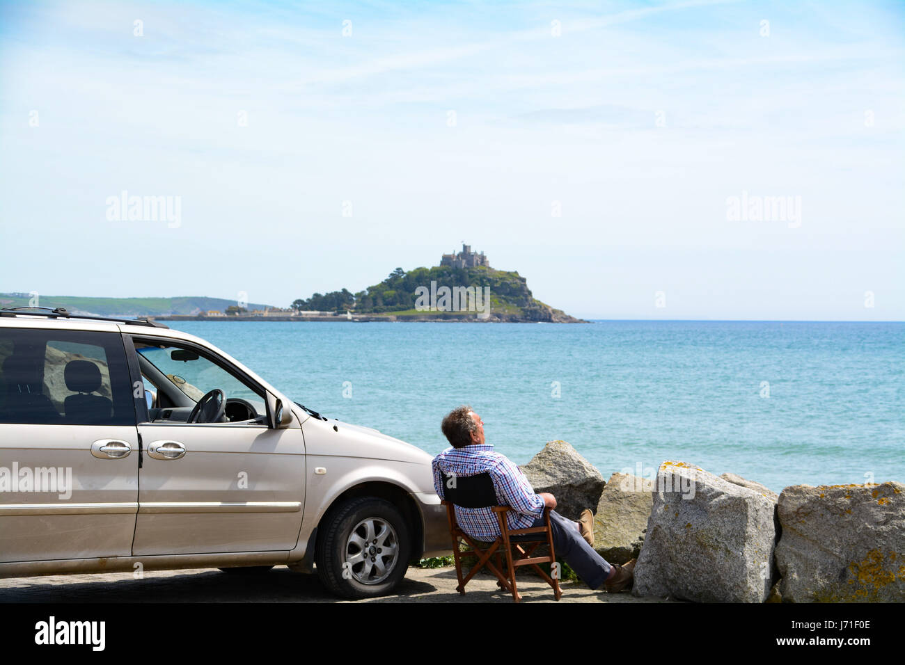 Marazion, Cornwall, UK. 22nd May 2017. UK Weather.  Cornwall hotting up, with blue skies and white clouds. Credit: cwallpix/Alamy Live News Stock Photo