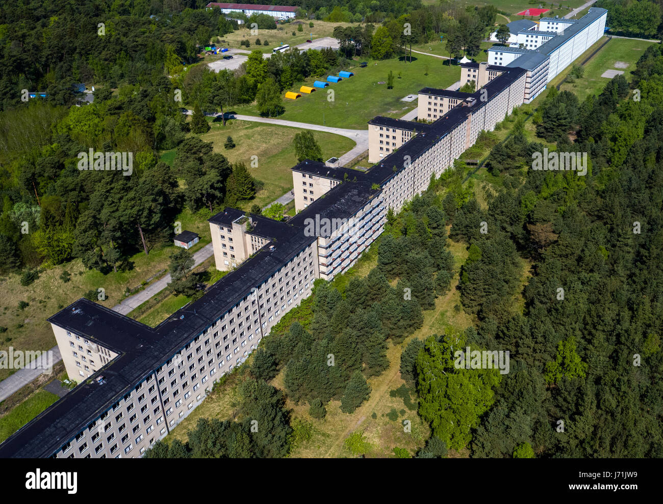 Ruegen, Germany. 18th May, 2017. The empty buildings of Block 5 of the listed Nazi-area former 'Kraft durch Freude' ('Strength Through Joy') Prora complex in Binz on the island of Ruegen, Germany, 18 May 2017. (Photograph taken with a drone). Photo: Jens Büttner/dpa-Zentralbild/ZB/dpa/Alamy Live News Stock Photo