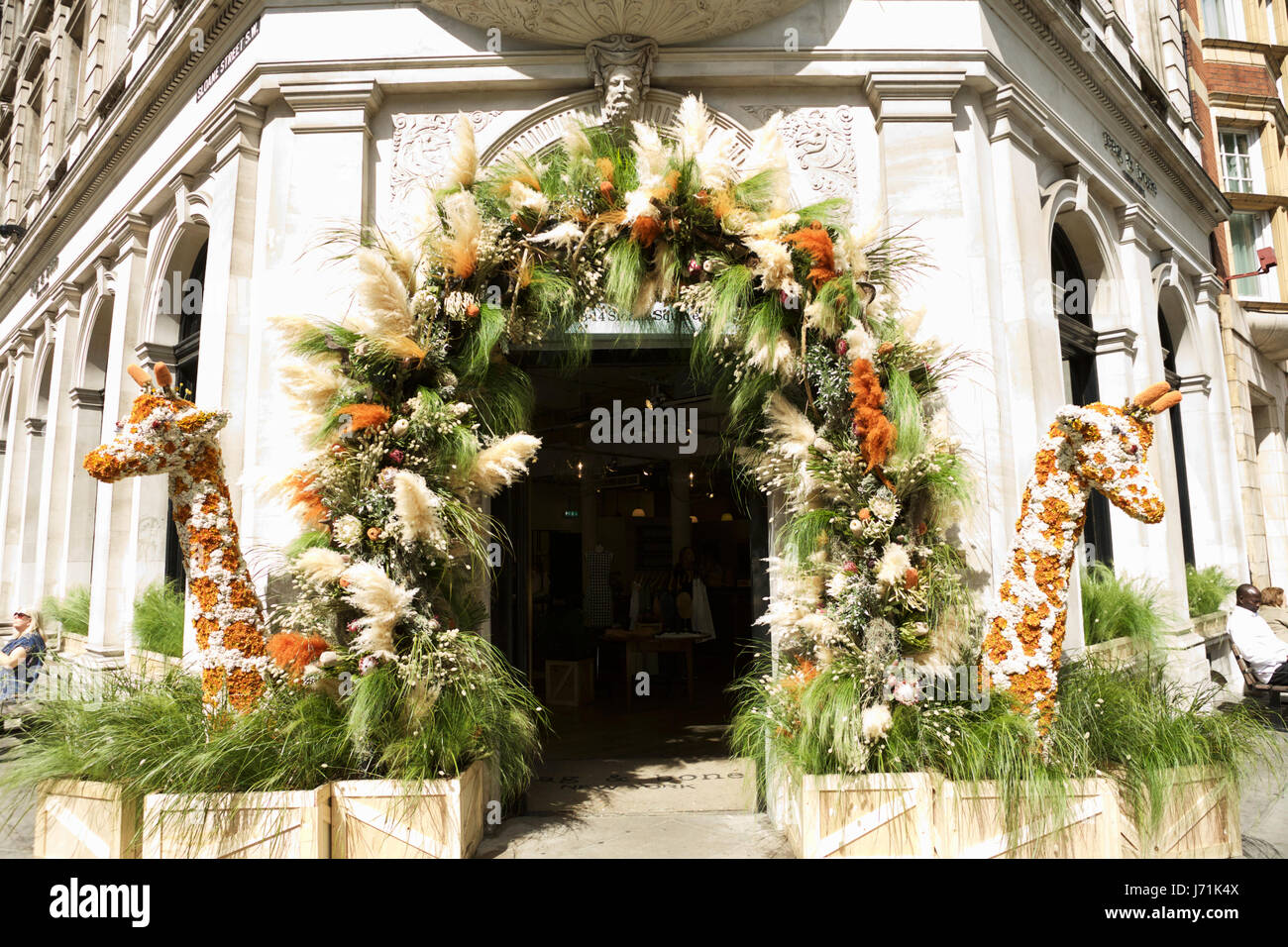 Chelsea in Bloom, London, UK. 22nd May, 2017. The Chelsea in Bloom Floral Safari is a display of life size animals around the streets of Chelsea - Kings Road and Sloan Square. Many of the retail shops are also taking part in Chelsea in Bloom by having spectacular shop front flower displays. Credit: Tony Farrugia/Alamy Live News Stock Photo