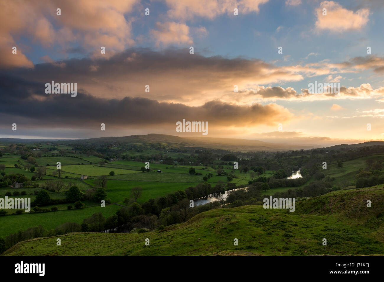 Whistle Crag, Middleton-in-Teesdale, County Durham. Monday 22nd May 2017.  UK Weather.  Golden light illuminates the River Tees in Upper Teesdale as the sun begins to set over the North Pennines in Northeast England.  © David Forster/Alamy Live News. Stock Photo
