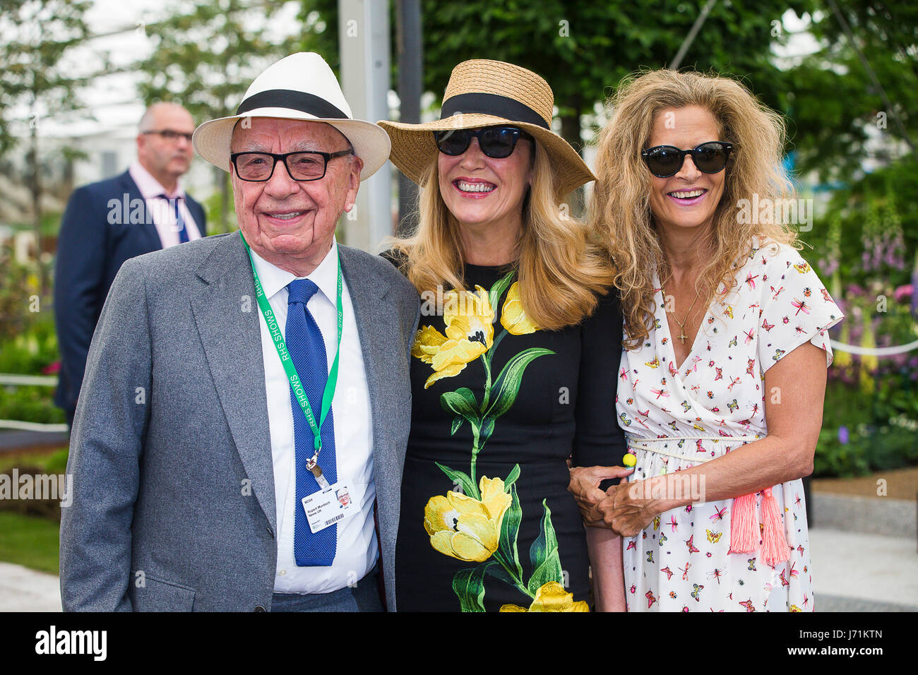 Chelsea London UK RHS Chelsea Flower Show Rupert Murdoch, Australian-born American media mogul and His Wife Jerry Murdoch together with Suzanne Wyman ife of former Rolling Stone Bill Wyman pose for photographers at Chelsea Flower Sow 2017 Credit: David Betteridge/Alamy Live News Stock Photo