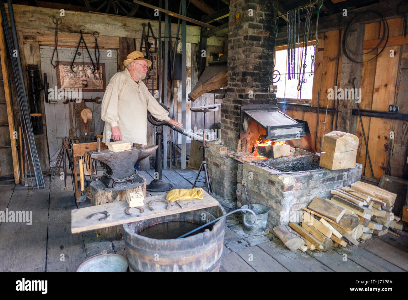 Blacksmith 1800s hi-res stock photography and images - Alamy