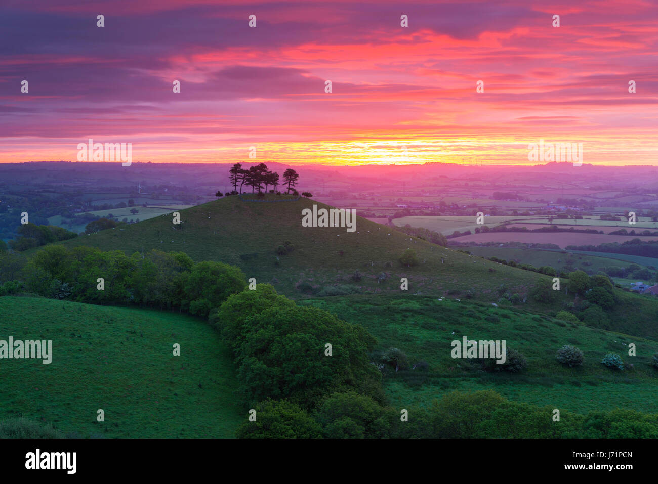 Bridport, Dorset, UK. 23rd May 2017. UK Weather. The clouds turn red