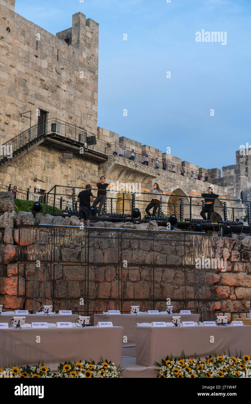 Jerusalem, Israel. 22nd May, 2017. Dancers reherse for the 2017 'Yakir Yerushalayim' (Worthy citizen of Jerusalem) Ceremony at the Tower of David, held each year before the 28th of the Jewish month Iyar, the day of the unification of Jerusalem in 1967. Credit: Yagil Henkin/Alamy Live News Stock Photo